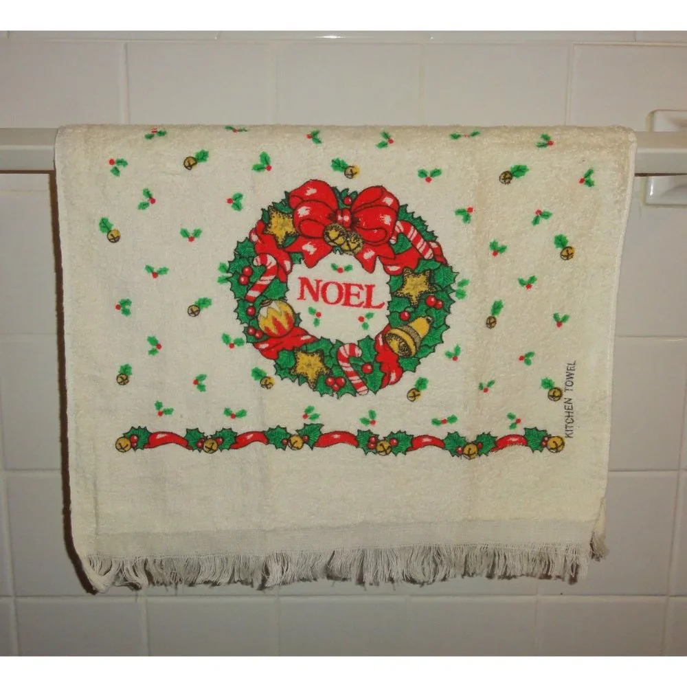 Vintage Christmas Hand Towel or Dish Towel Wreath Noel Holly kitsch mcm