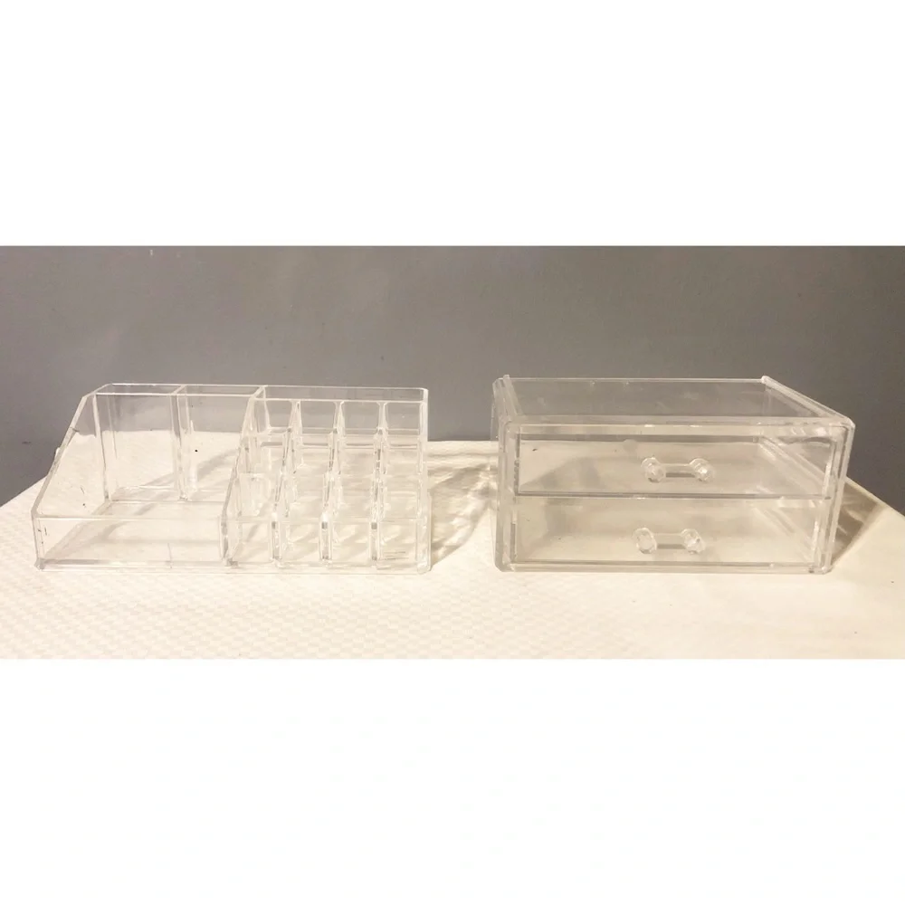 N/A makeup compartment 5”