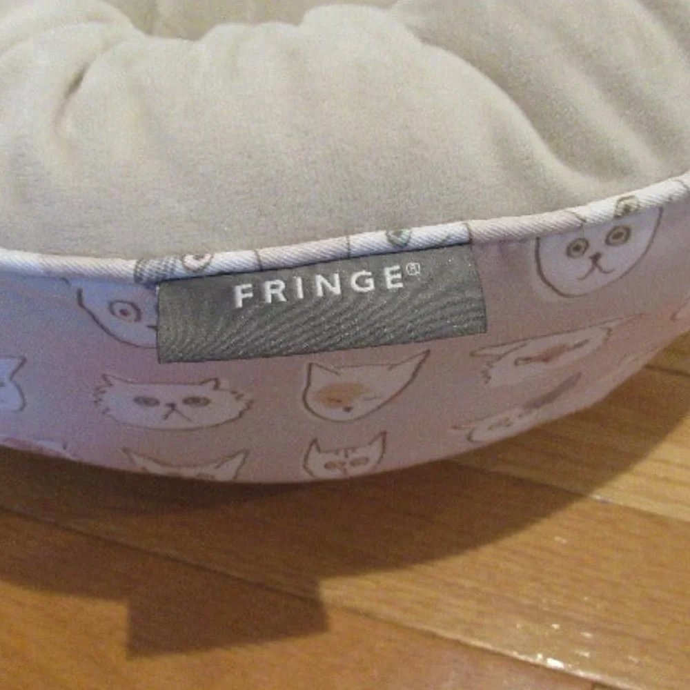 New, Unused Round Plush Cat Bed (BED ONLY)