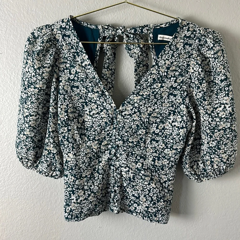 Abercrombie & Fitch Puff Sleeve Floral Top
