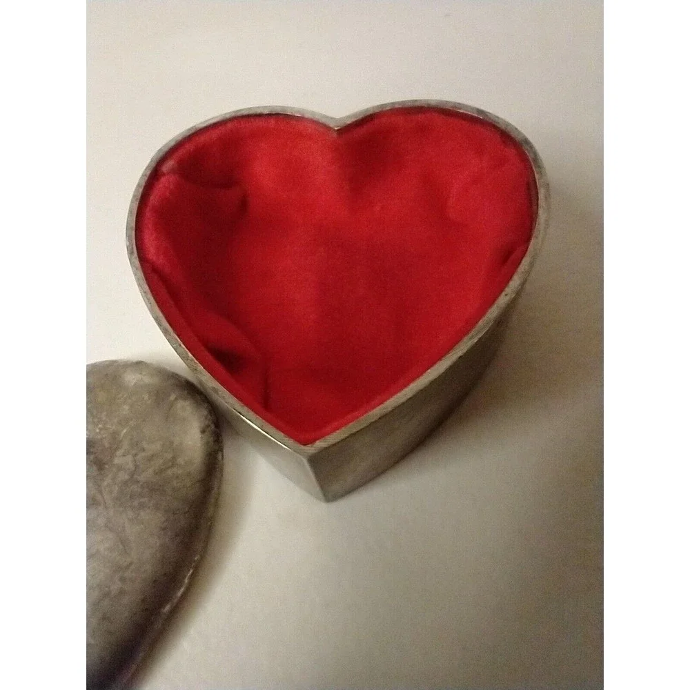 Unbranded vintage heart