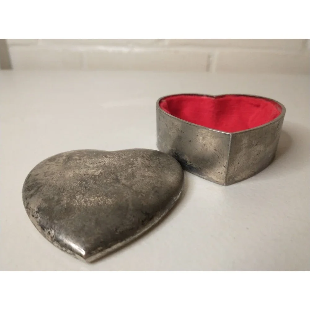 Unbranded vintage heart