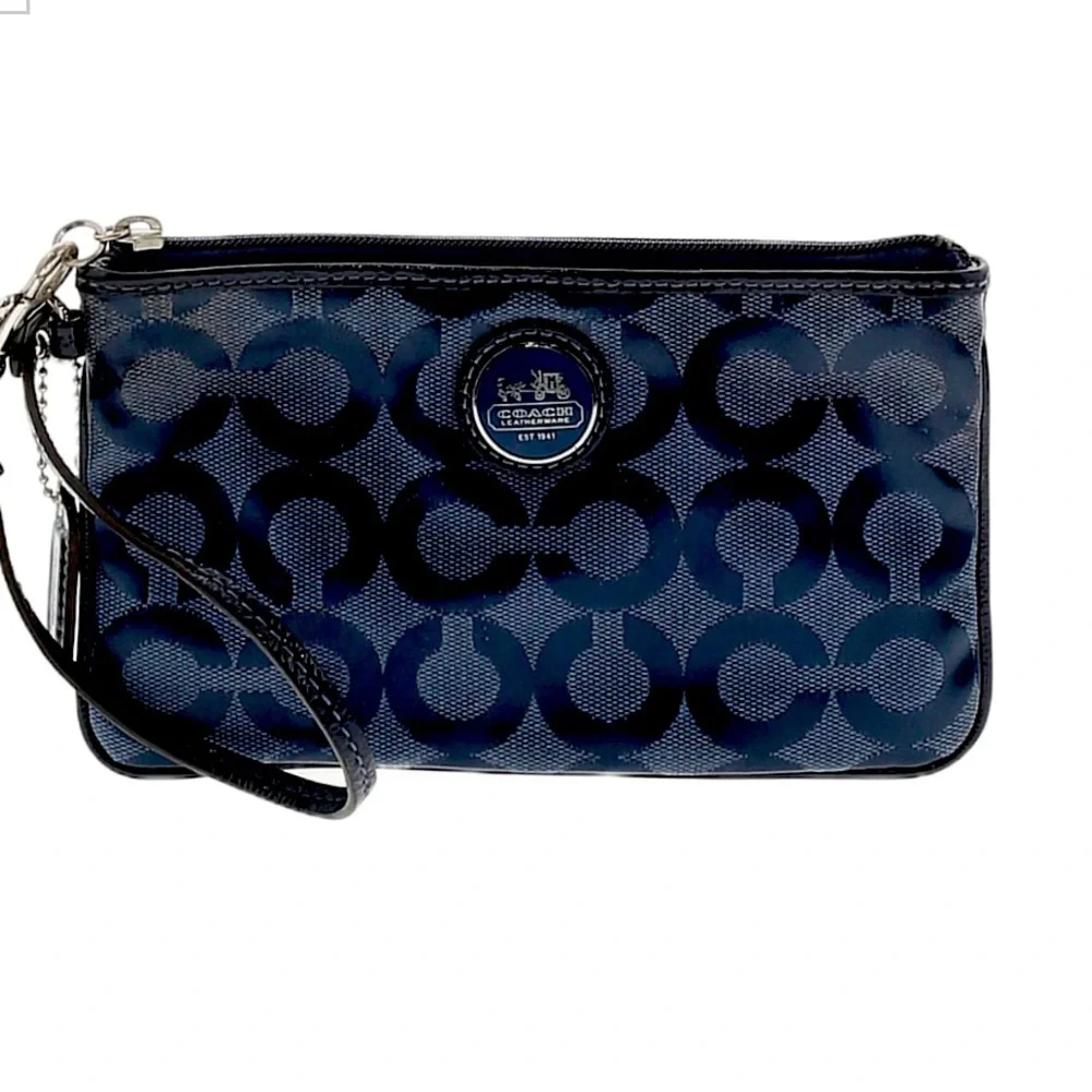 NWOT Beautiful Royal Blue Coach Wrislet.