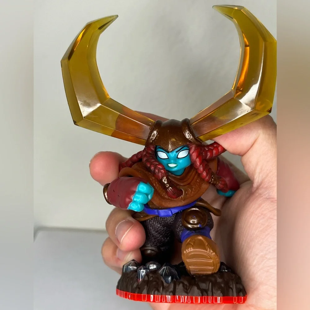 Skylanders Trap Team Head Rush Earth Trap Master Skylander.