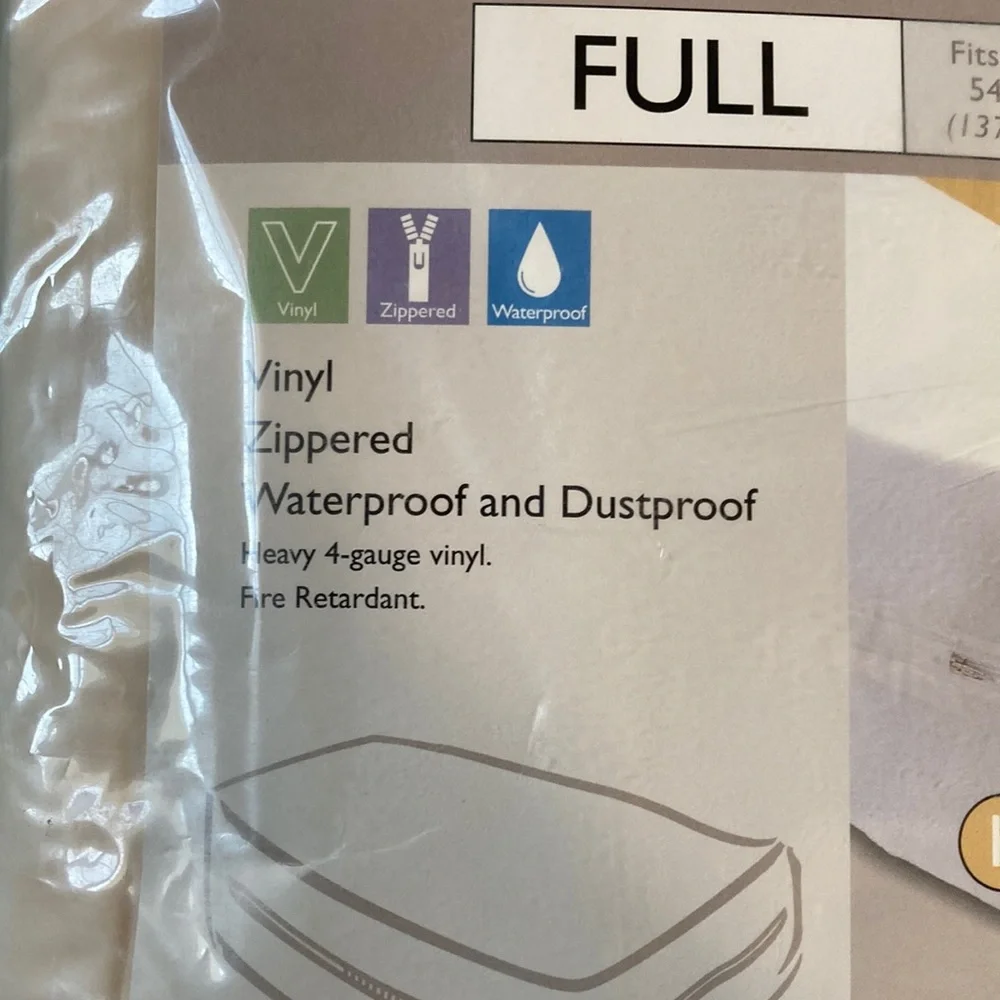 Bed Bath & Beyond full closure zippered