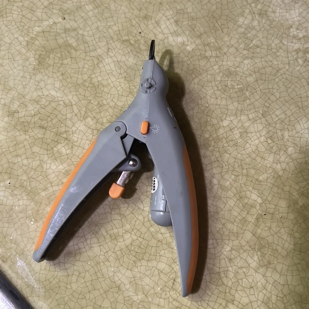 Dog nail clippers