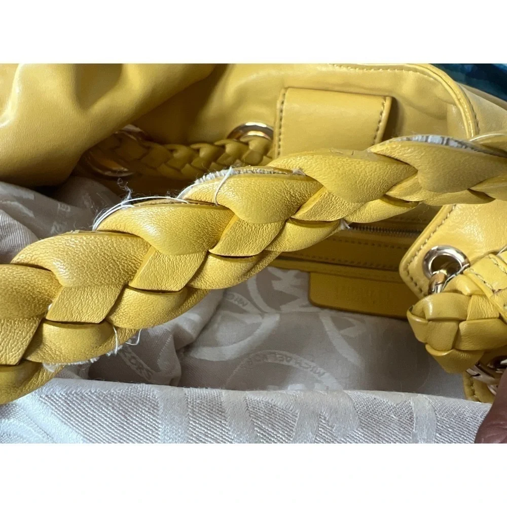 MICHAEL KORS SIGNATURE YELLOW HANDBAG