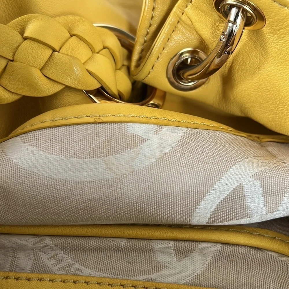 MICHAEL KORS SIGNATURE YELLOW HANDBAG