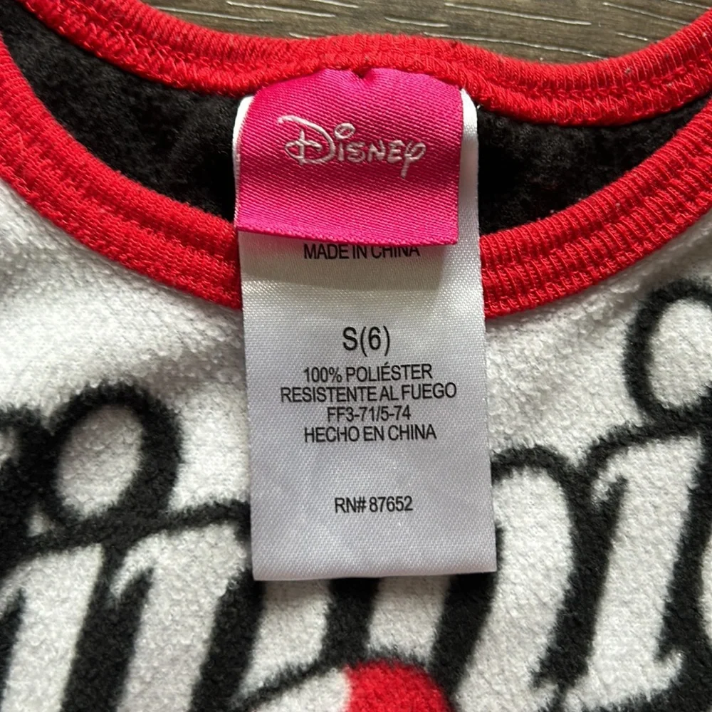 Disney girl’s minnie