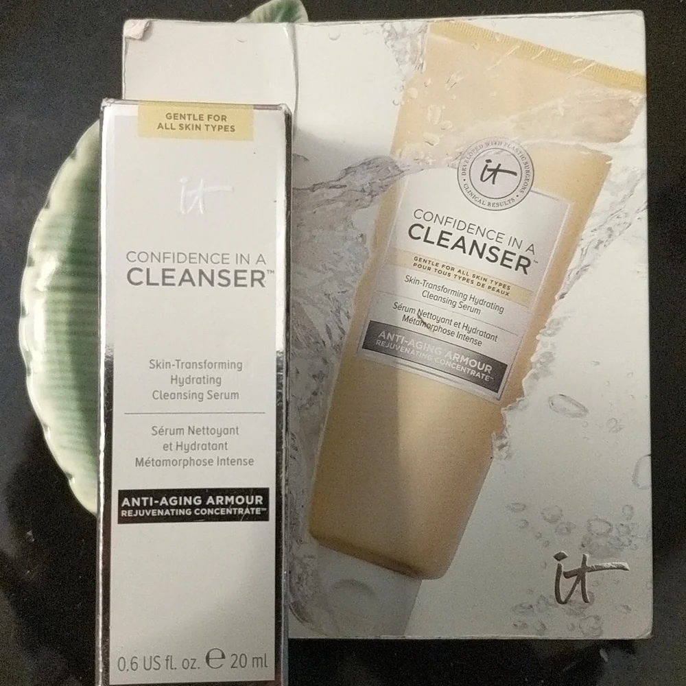 Skin-Transforming Hydrating Cleansing Serum