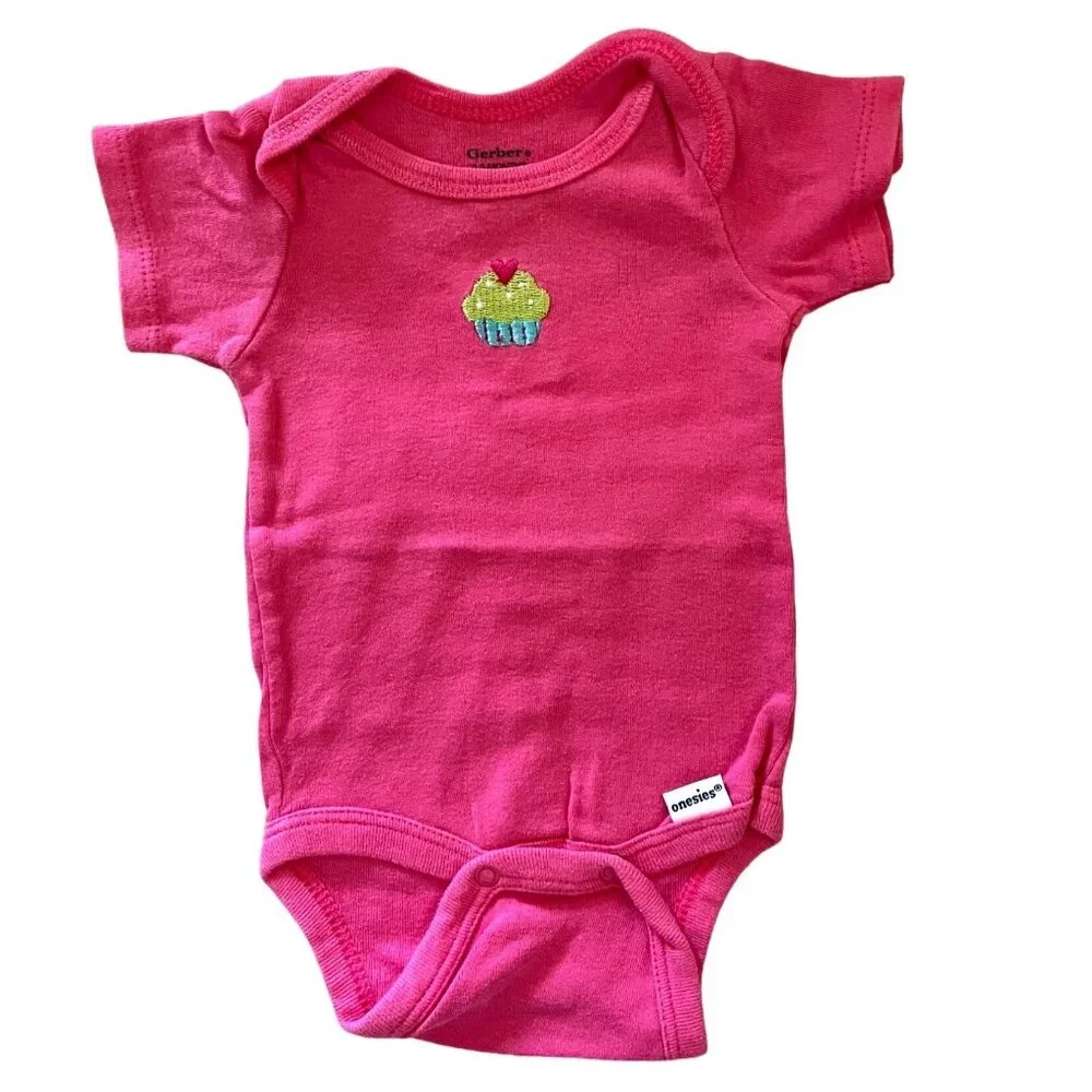 Gerber Kids Baby Newborn Onesie 0 to 3M Pink w/ Cupcake Needlepoint Short Sleeve