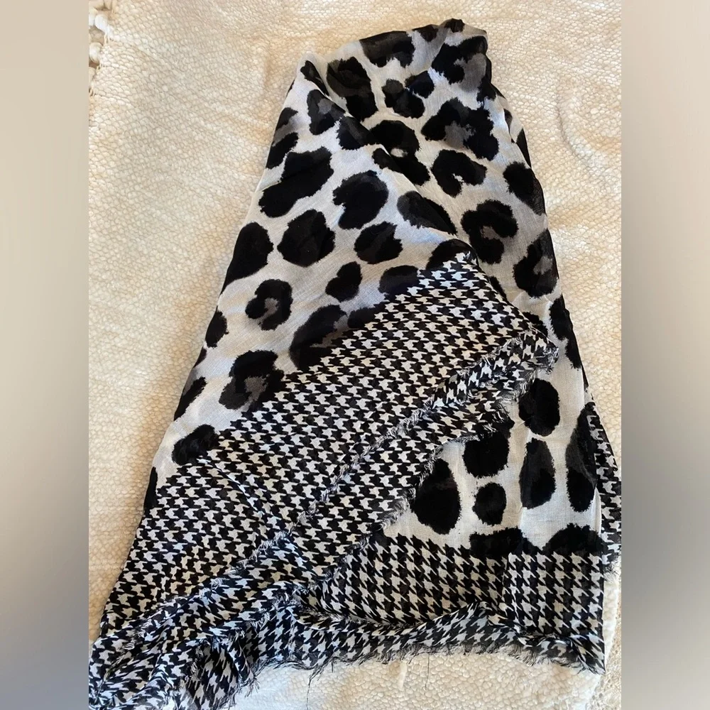 Express black white