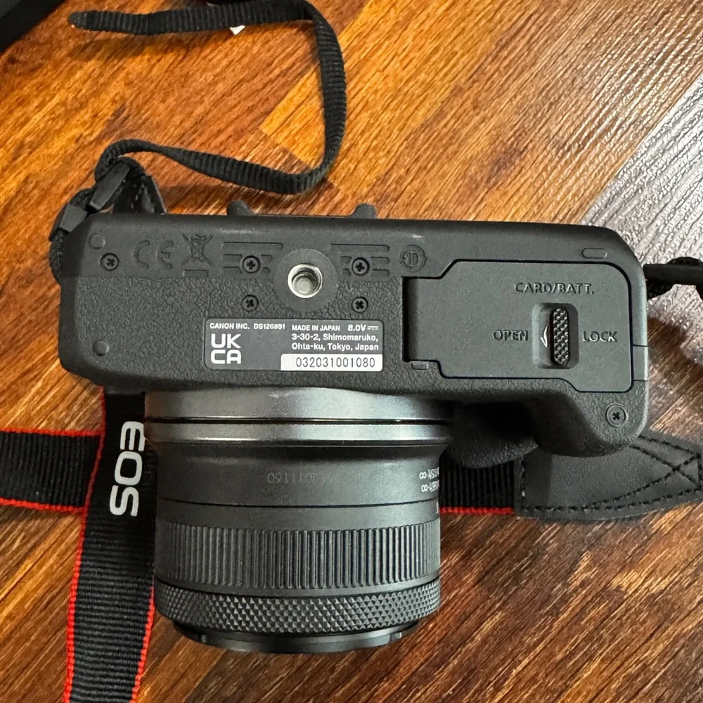 Canon eos r100