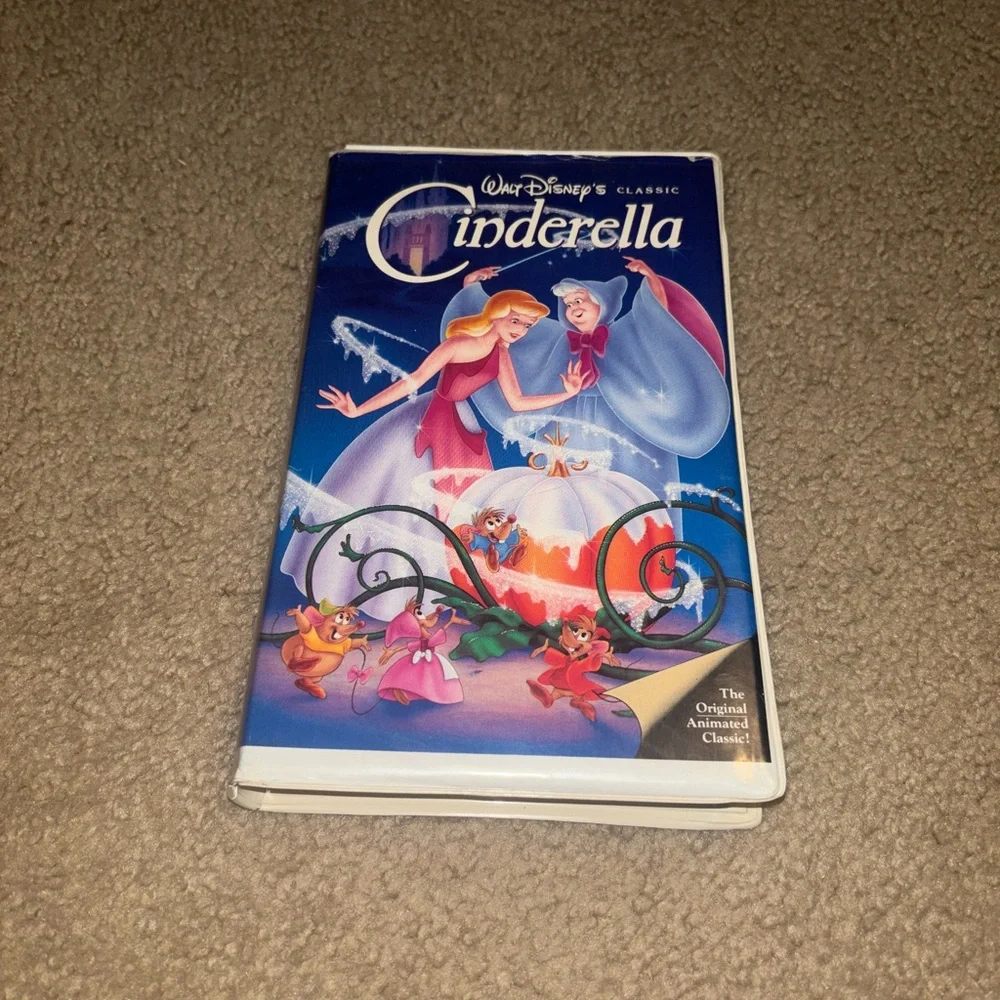 1988 RARE CINDERELLA VHS BLACK DIAMOND CLASSIC RED SIGNATURE