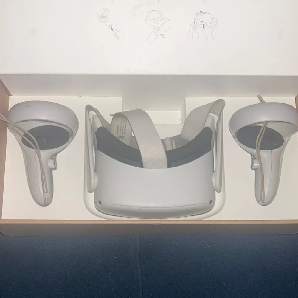 Oculus White PC VR Headset with Ergonomic Design