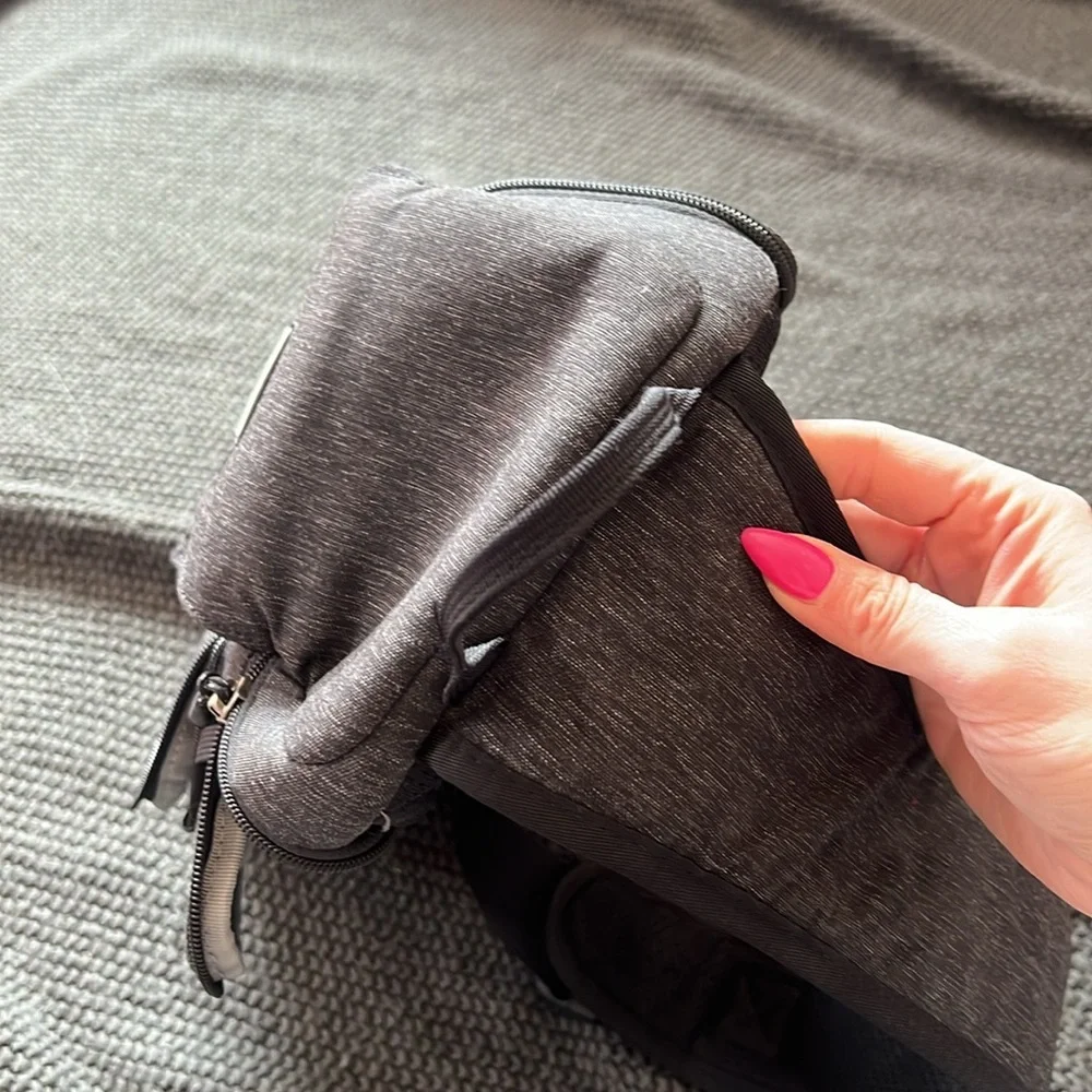 Think Tank Photo Urban Access 8 Sling Camera Bag in Black