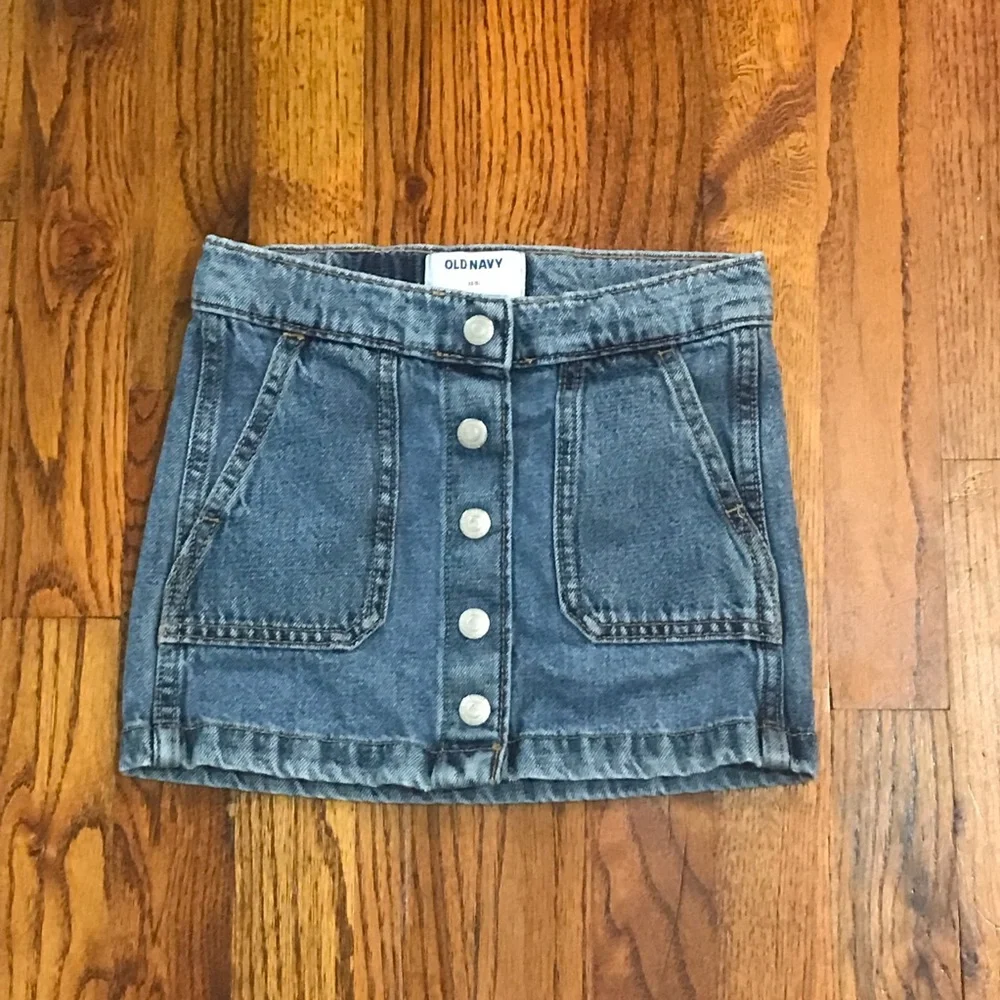 Old Navy Blue Jean Denim Skirt Girls 4 / 5 XS Extra Small Snap Close Pockets
