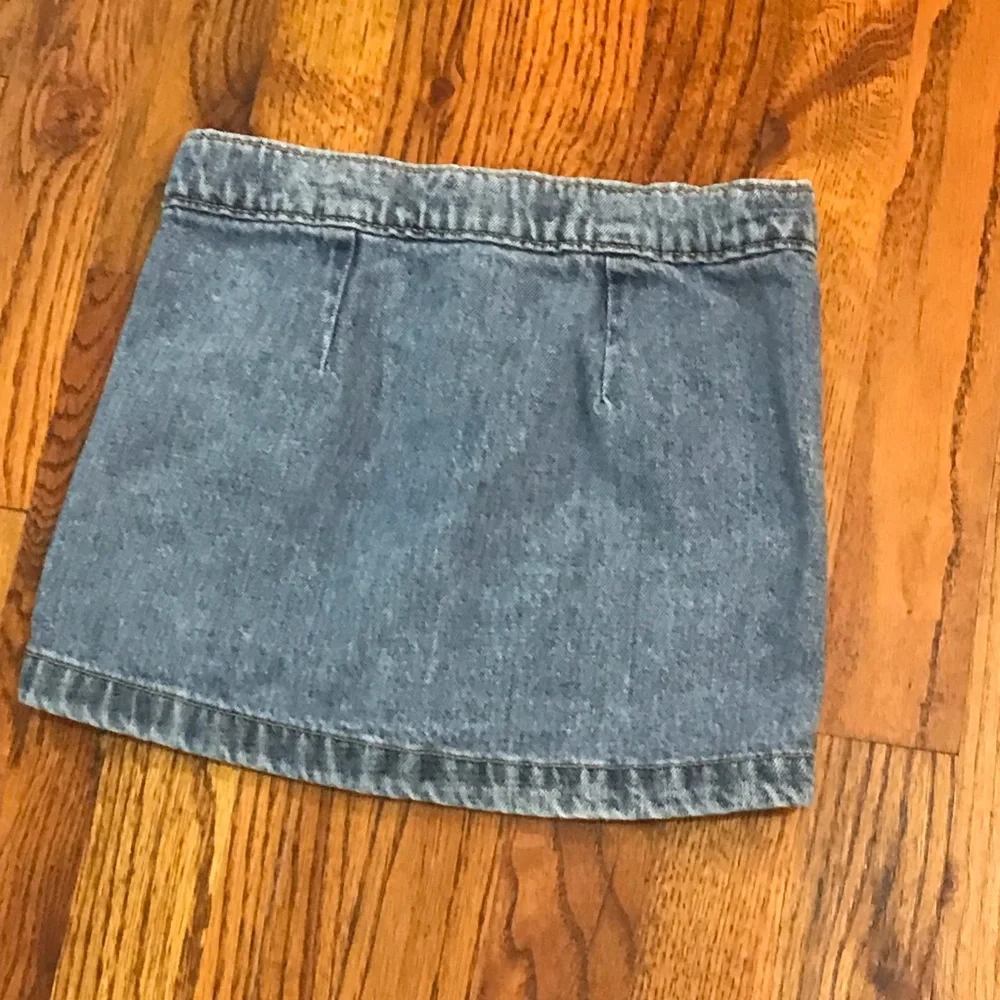 Old Navy Blue Jean Denim Skirt Girls 4 / 5 XS Extra Small Snap Close Pockets