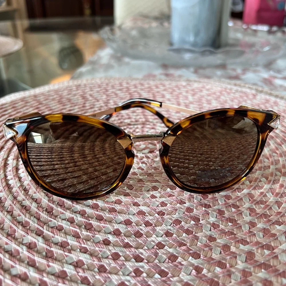 Stylish Tortoiseshell Sunglasses