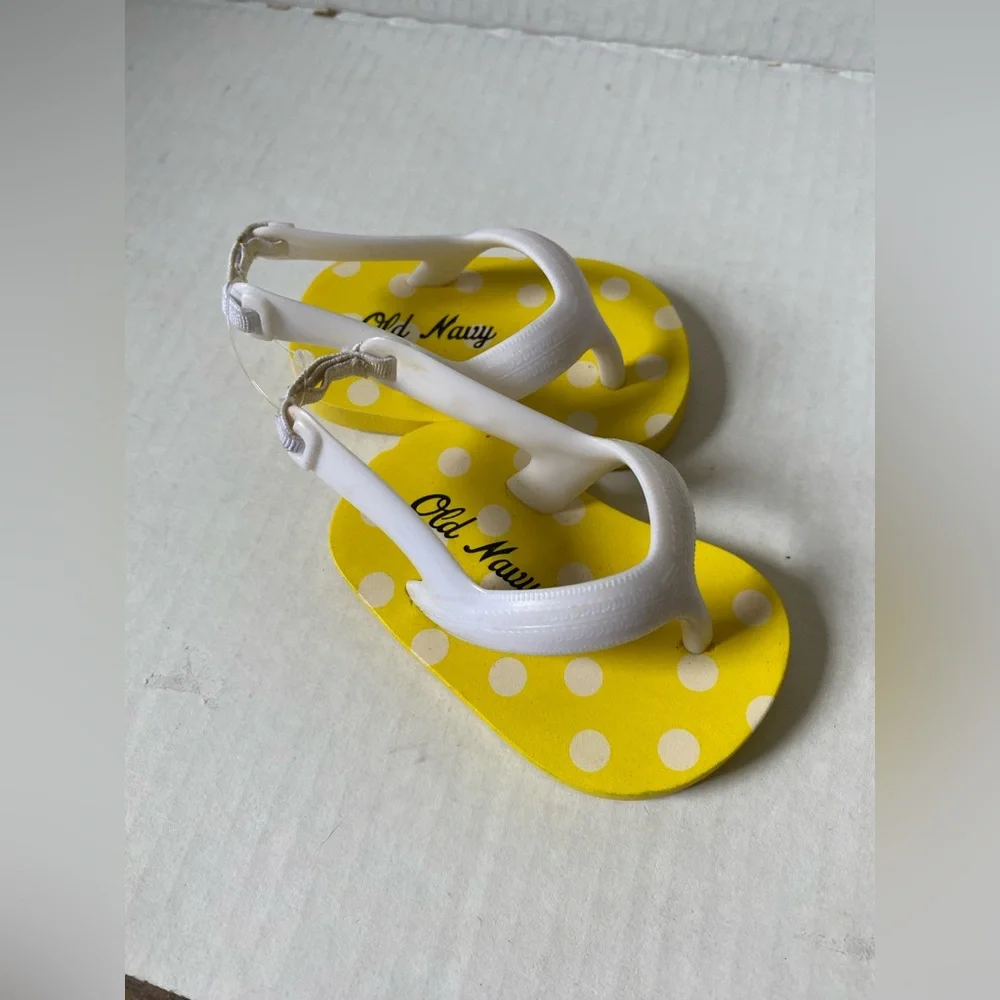 Old Navy Baby Size 1 Yellow Polka Dot Flip Flops