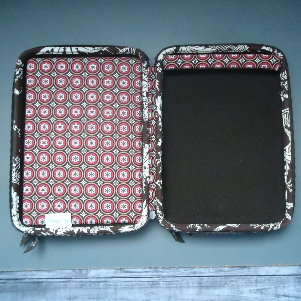 Vera Bradley laptop computer travel hardshell case.