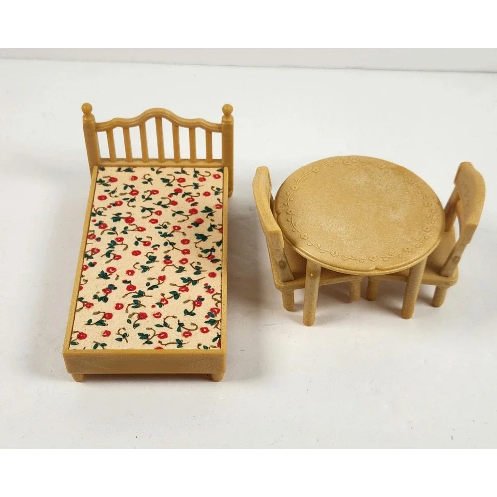 Calico Critters‎ Sylvanian Bed(No Pillow) and Table Set (4B2)