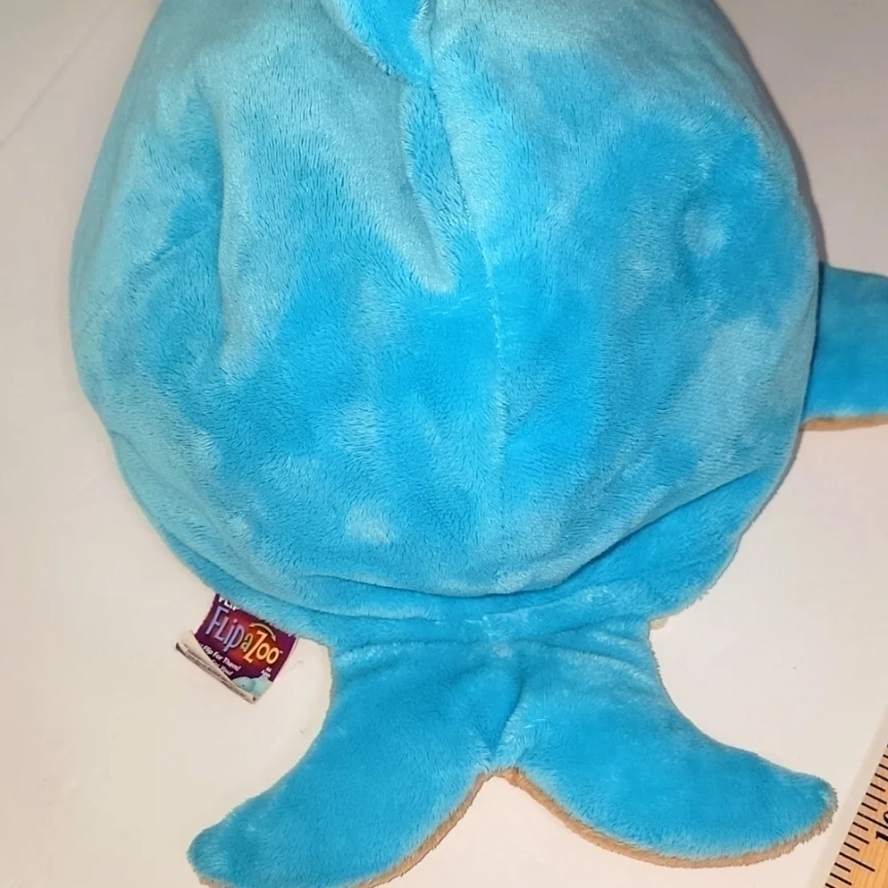 Flip-a-zoo Plush Harper Dolphin flips to Willow Walrus