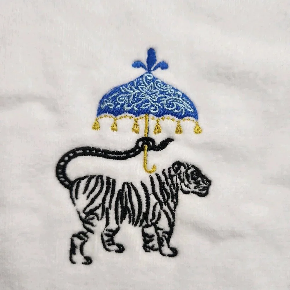 GE LIVING Embroidered Circus Animals Leopard and Tiger Decorative Hand Towels