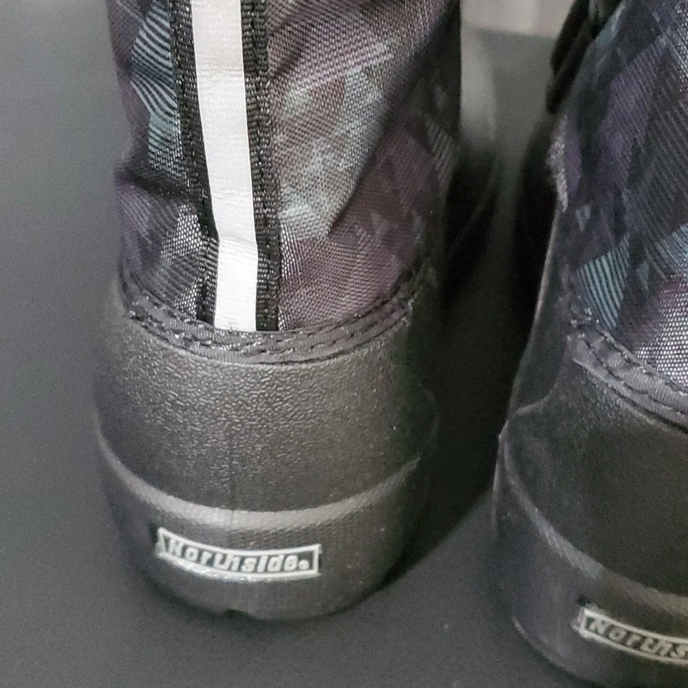 Northside Frosty Black Kids Snow Boots NWT - Size 4