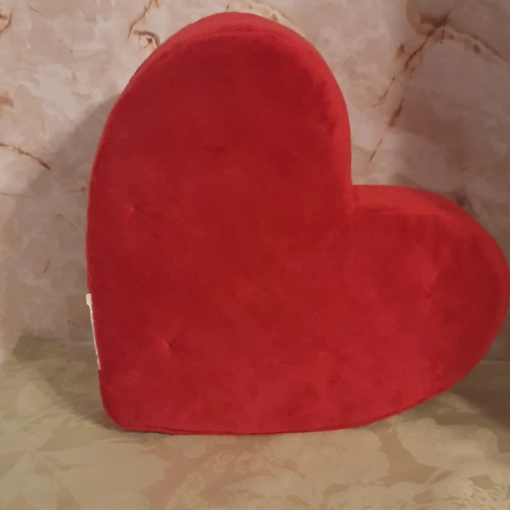 Valentine's Heart shape pillow euc