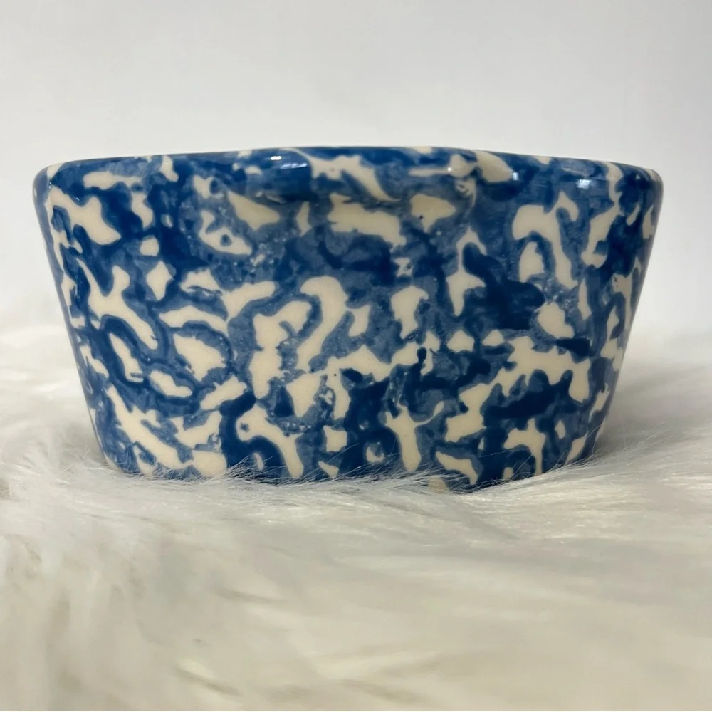 Gerald E. Henn Spongeware Small Casserole Dish Roseville Stoneware Blue Cream