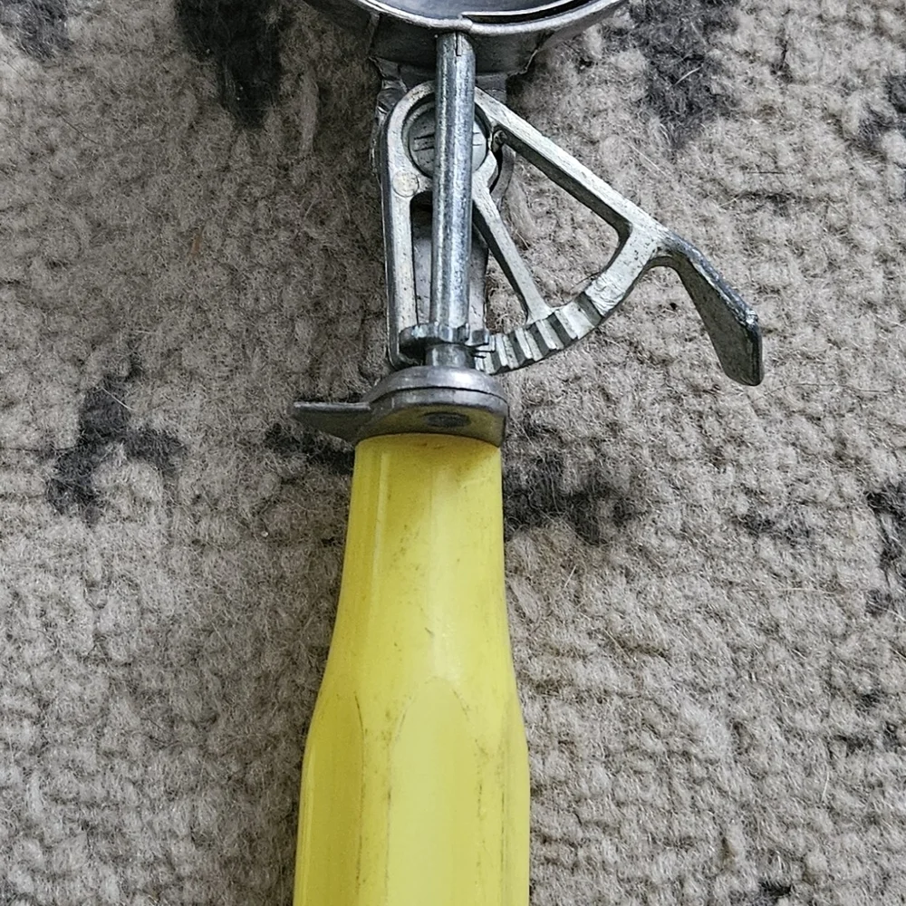 Vintage Ice Cream Scoop Yellow Style Handle Thumb Lever Mechanical Metal