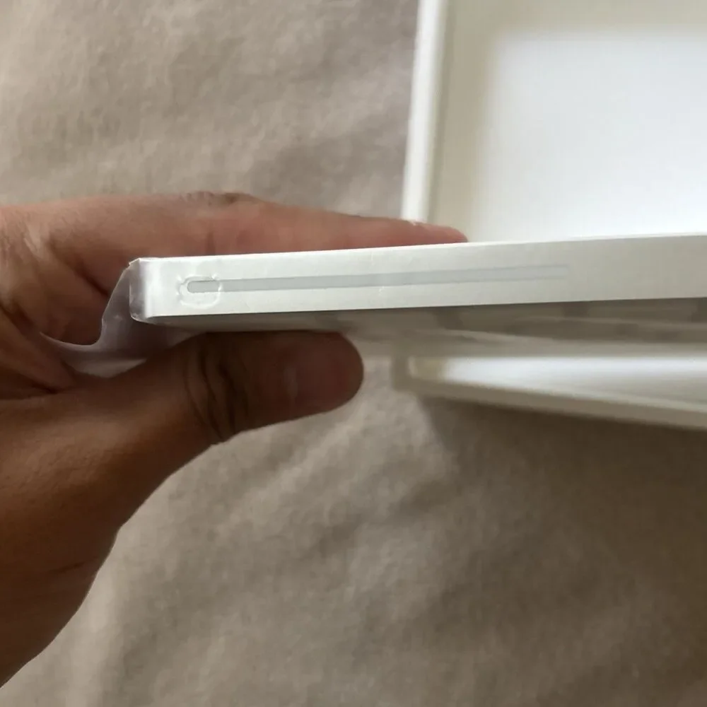 MINT Apple Bluetooth Magic Keyboard A1644 White Pre-Owned Cable Included