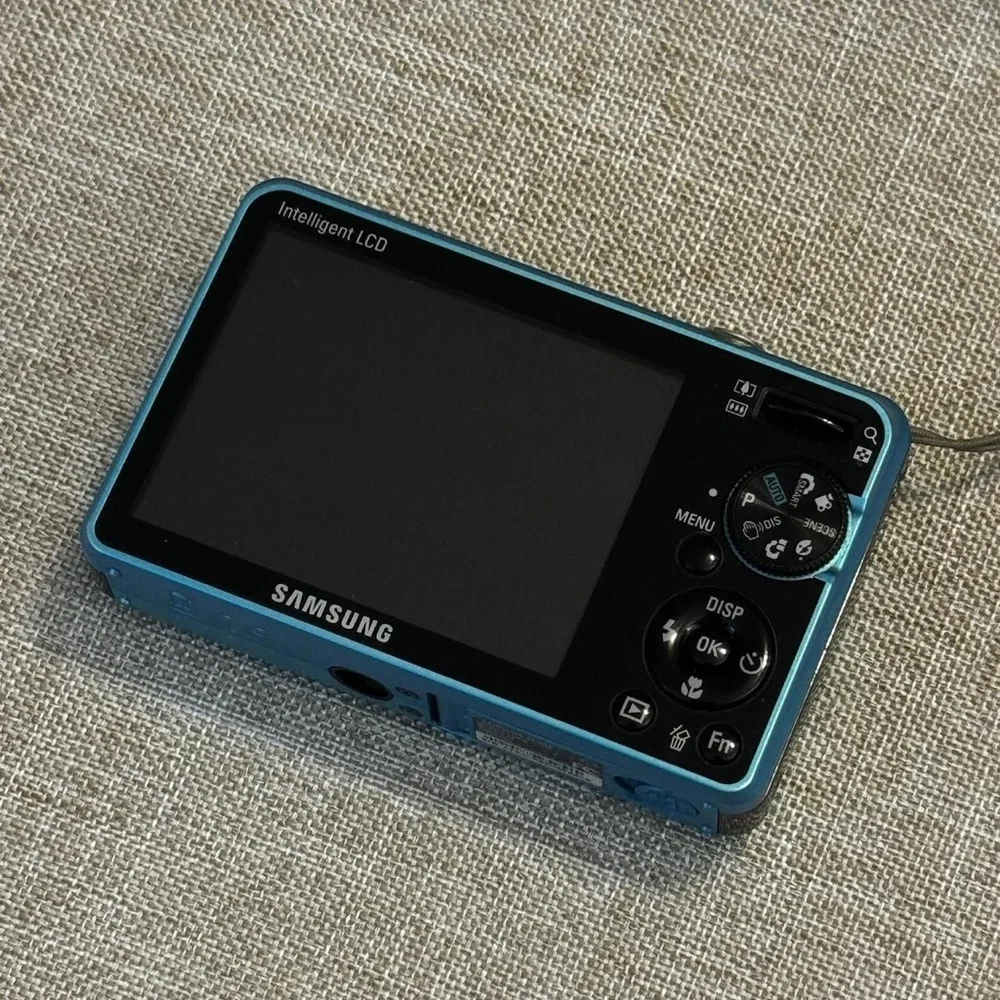 Samsung sleek camera