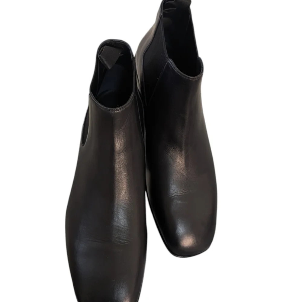 Stuart Weitzman step out
