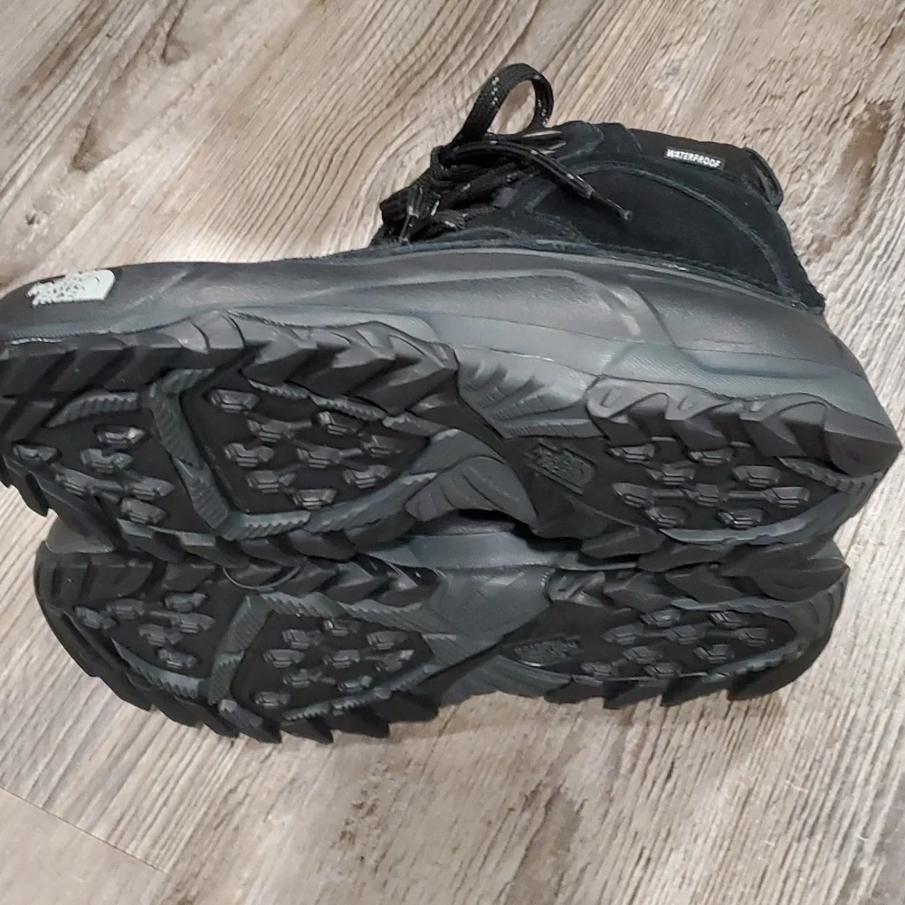 The North Face Snowfuse Waterproof Boots Size 8