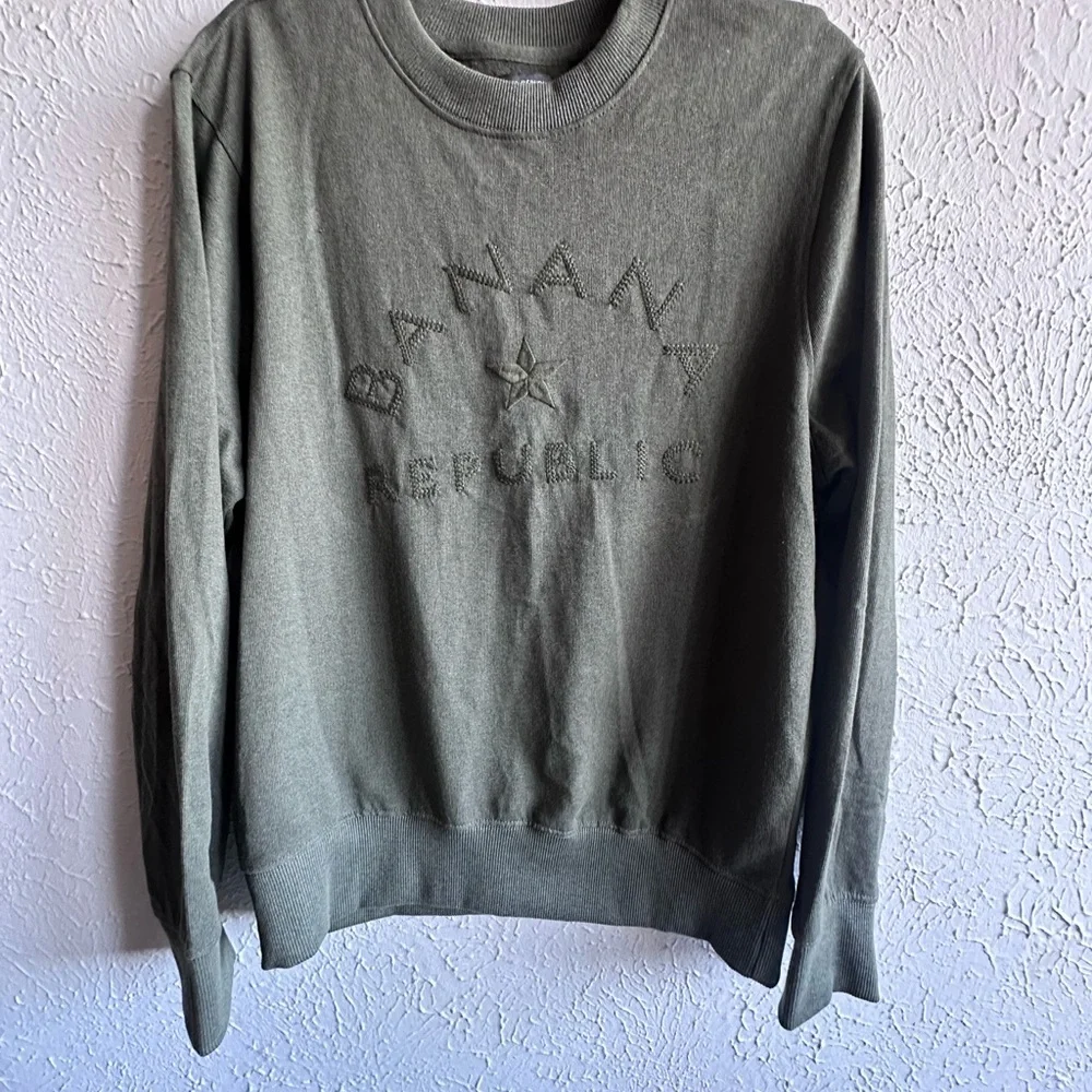 Banana Republic olive crewneck