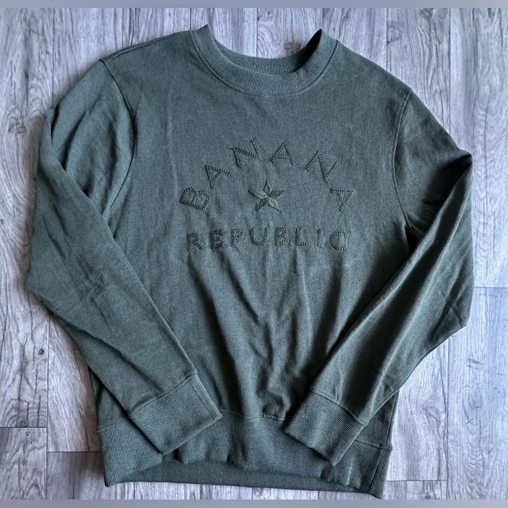 Banana Republic olive crewneck