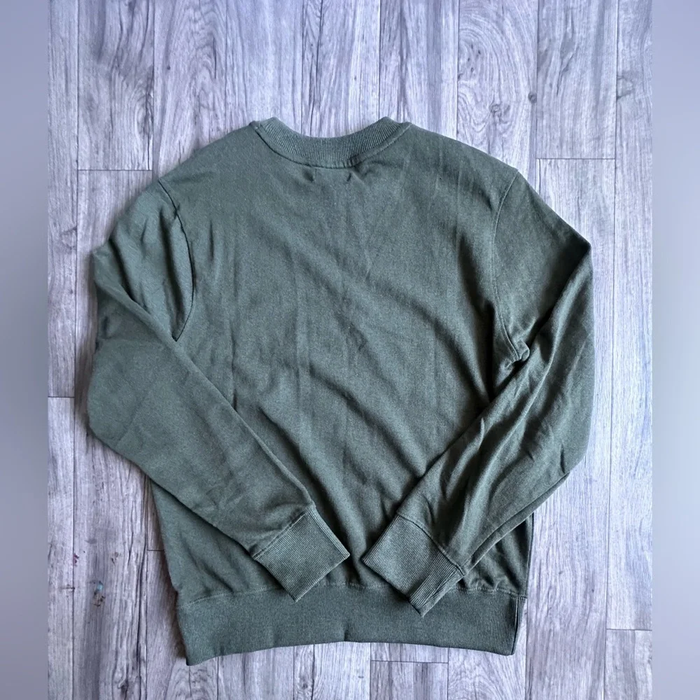Banana Republic olive crewneck