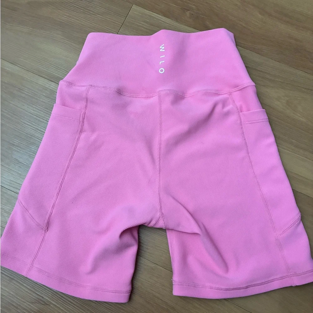 Wilo The Label bright pink high-waisted ribbed biker shorts Size S