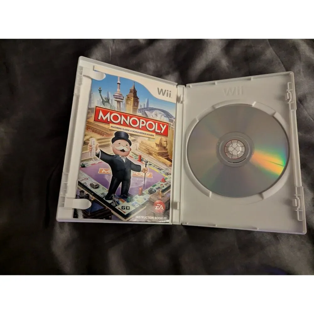 Monopoly Wii (Classic & World Edition Boards) CIB Complete Pre-Owned