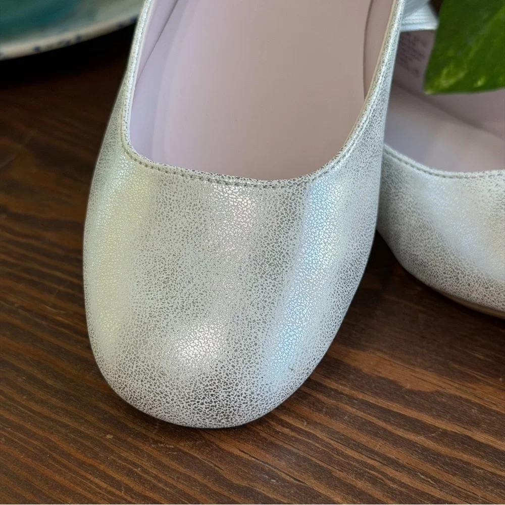 NIB- Girls’ Size 3 Nina (Cara) Silver Dress Flats W/Ballet Straps