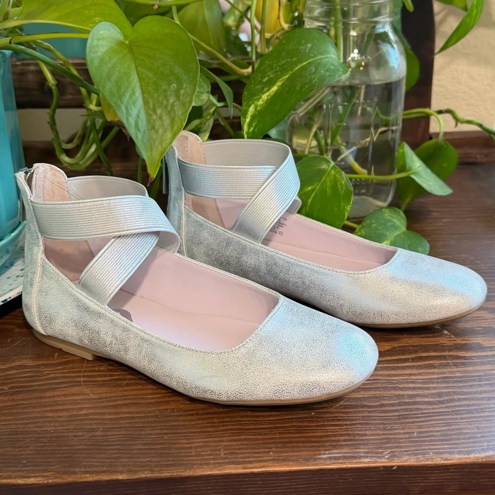 NIB- Girls’ Size 3 Nina (Cara) Silver Dress Flats W/Ballet Straps