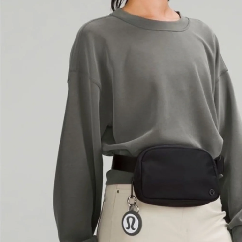 NWT Lululemon Unisex Logo Bag Charm & Keychain Silver/Silver Drop