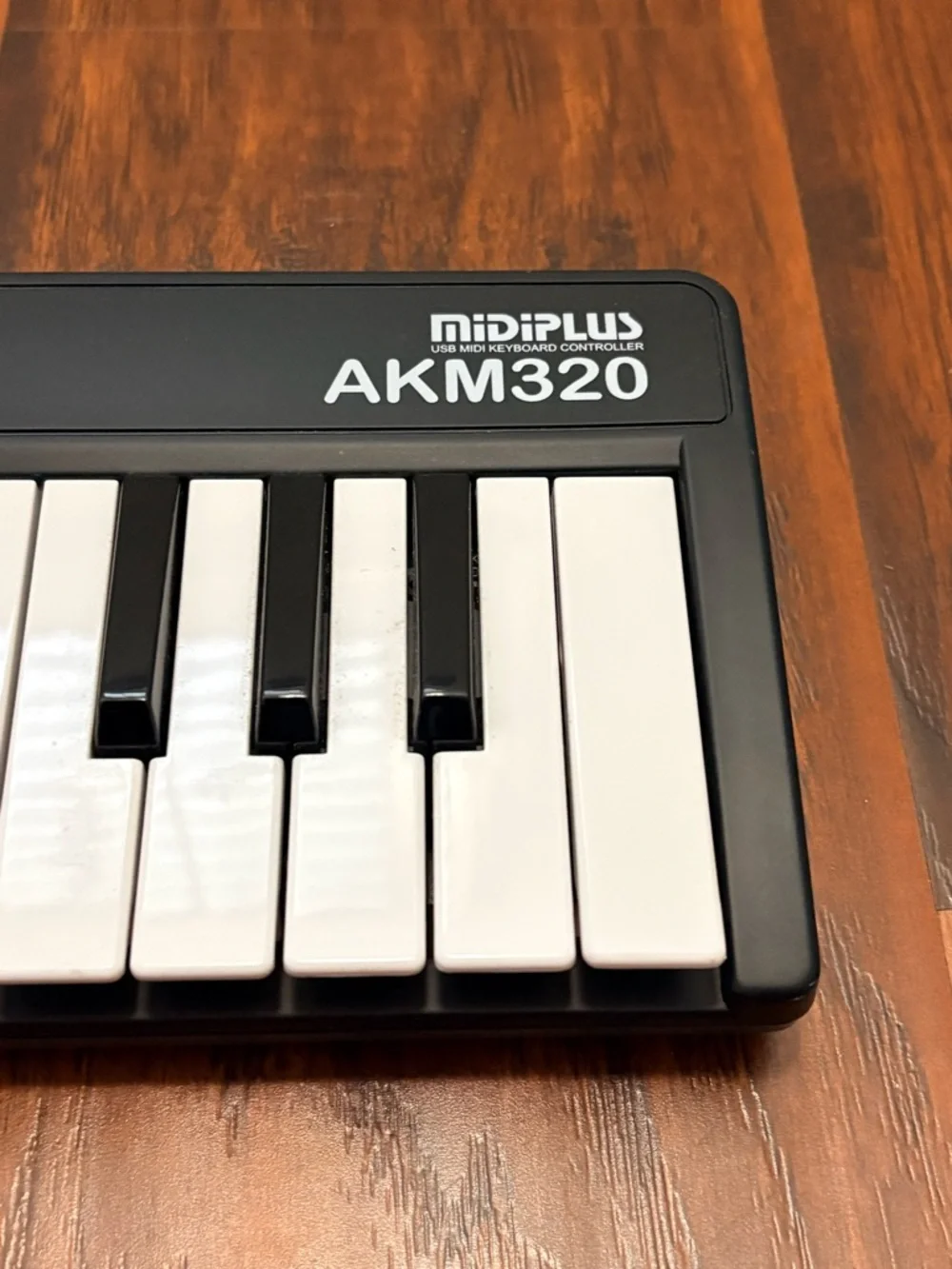 Midiplus akm320 32