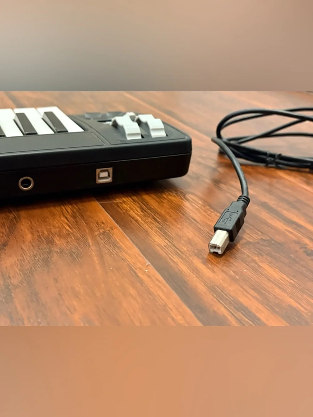 Midiplus akm320 32