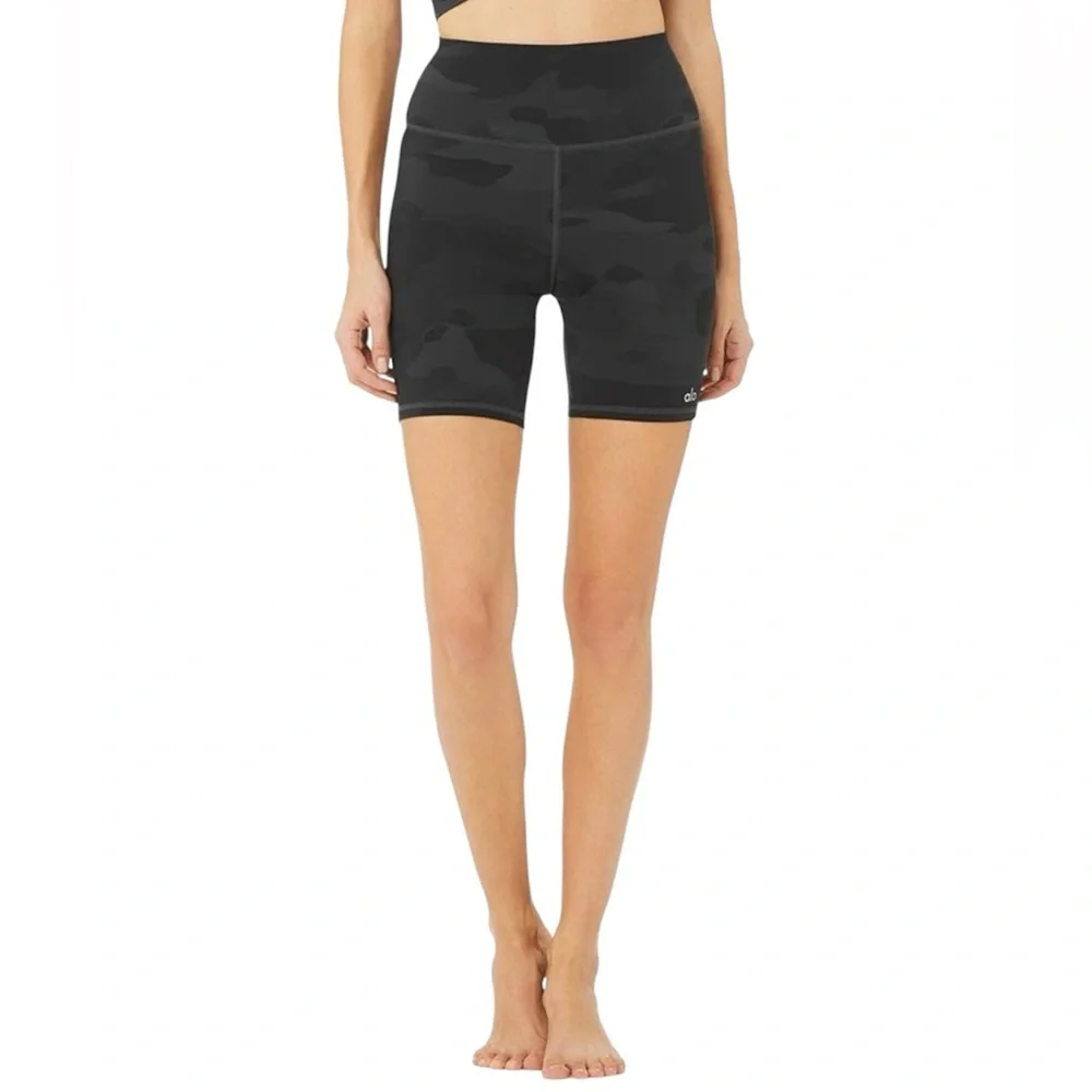 Alo Yoga Women's High Waist Vapor Short New With Tags Size XS