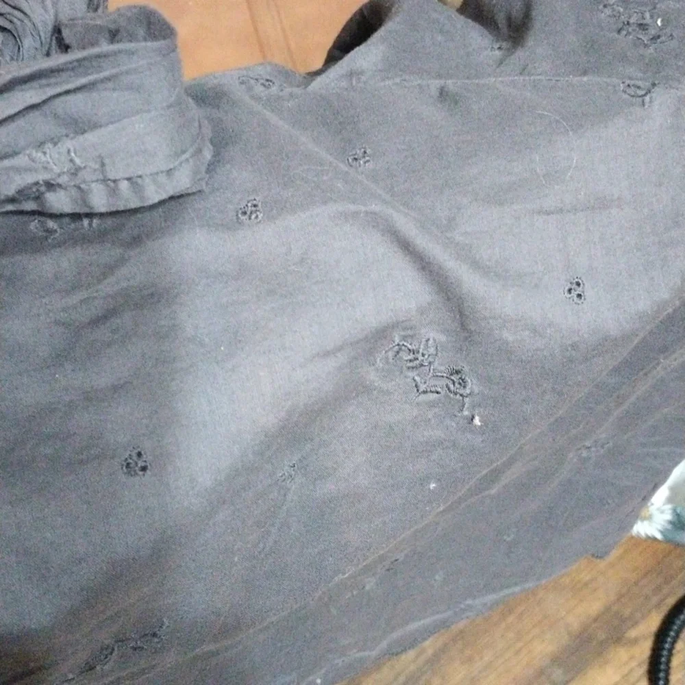 grey cap