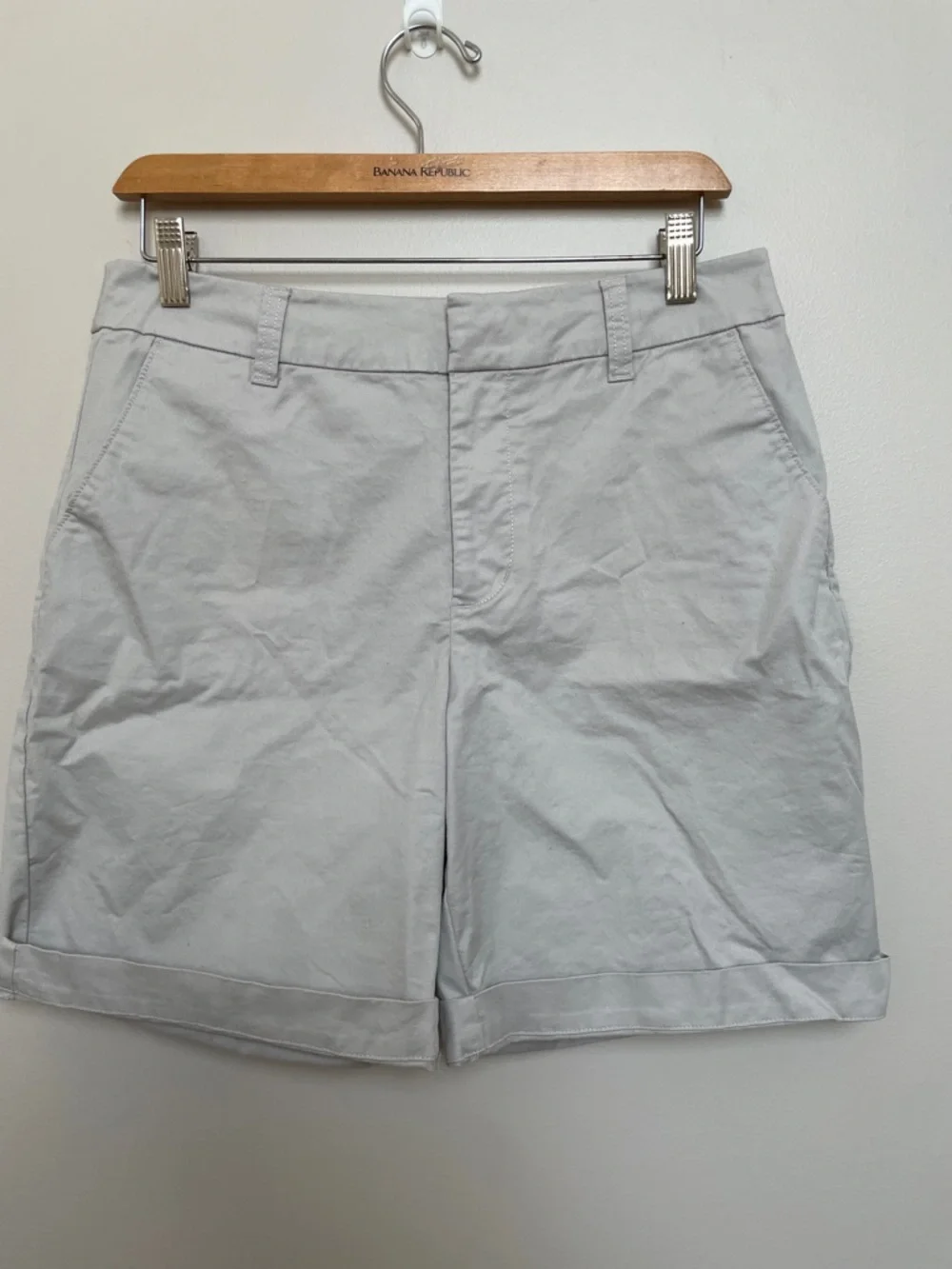 matty m Light Gray Women's Bermuda Shorts Size M