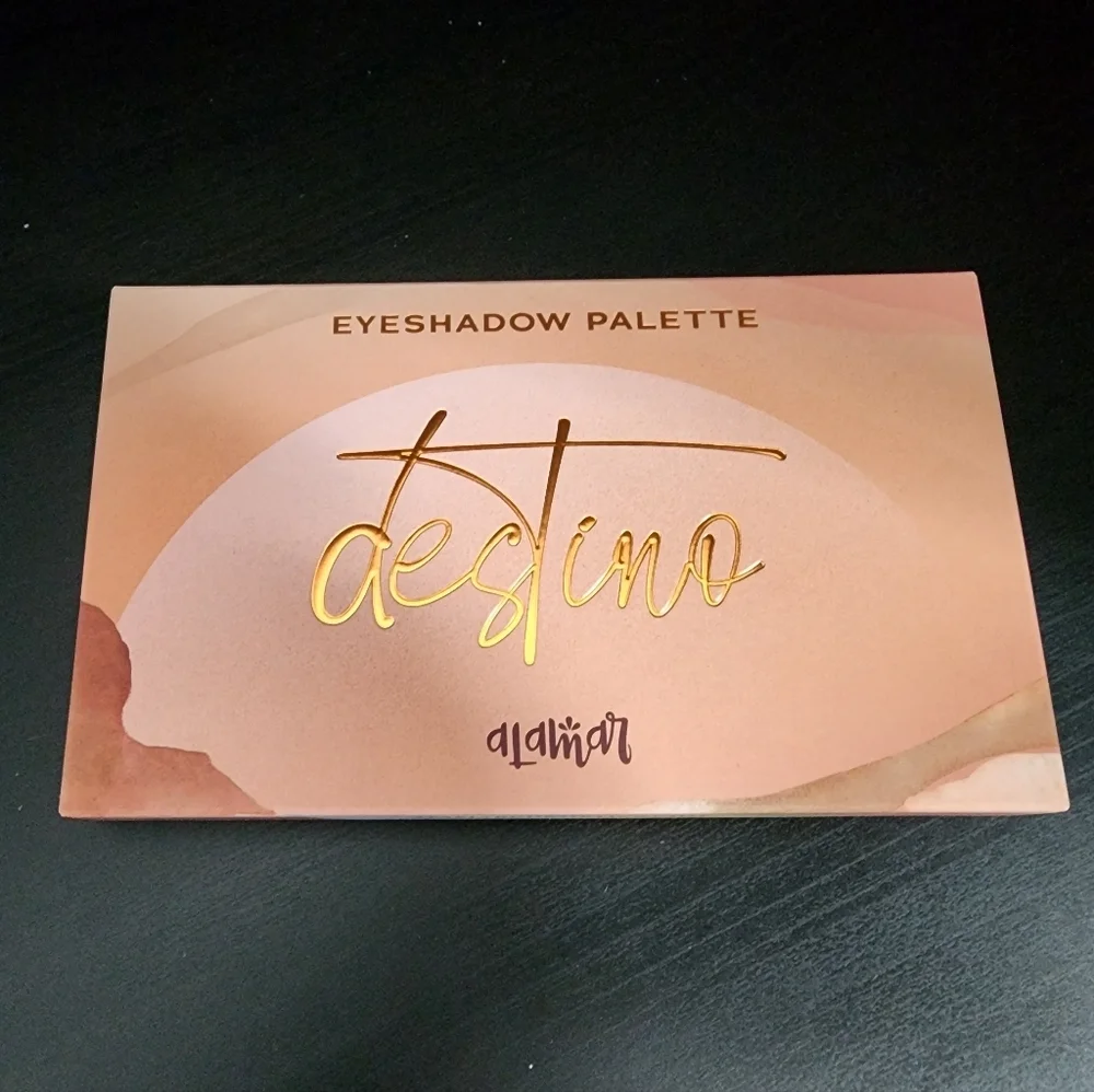 Alamar Cosmetics Destino Eyeshadow Palette